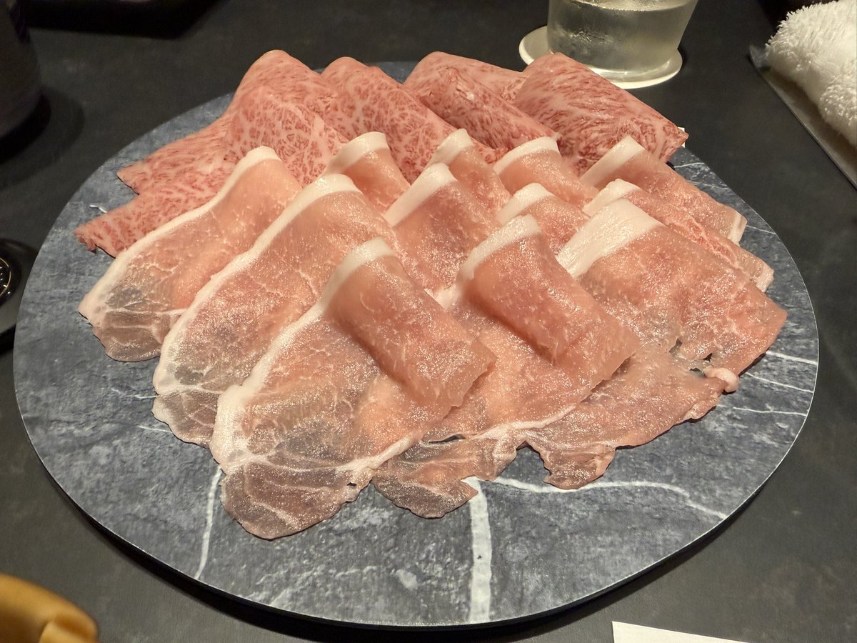 Zigen_the_3rd's tweet photo. 肉にハーブティーとりんごを食べさせる時代らしい… https://t.co/it1CpAob0c