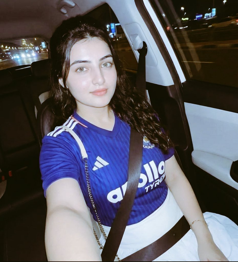 भारतीय क्रिकटरों से ज्यादा चर्चा ऐरा रावत की है।

IND vs USA के मैच में सबसे ज्यादा फेमस हो गई एक दिन में ही 3K फॉलोअर्स से 350K फॉलोअर्स हो गए।

ये लड़की विराट कोहली की बहुत बड़ी फैन है इसकी इच्छा विराट से शादी करने...See more