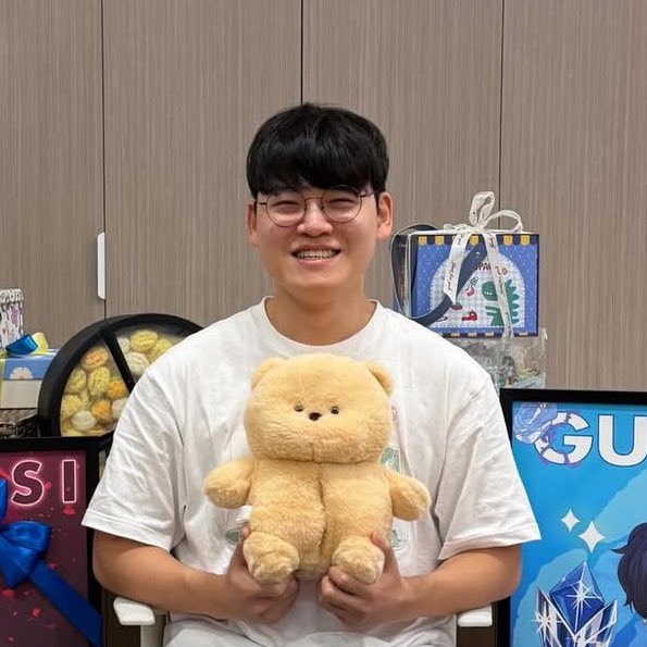 곰마유시가 좋ㄷ ㅏ 🐻 ♡ ~ (๑ - ⩊ - ) !!!!!!!!!

#Gumayusi