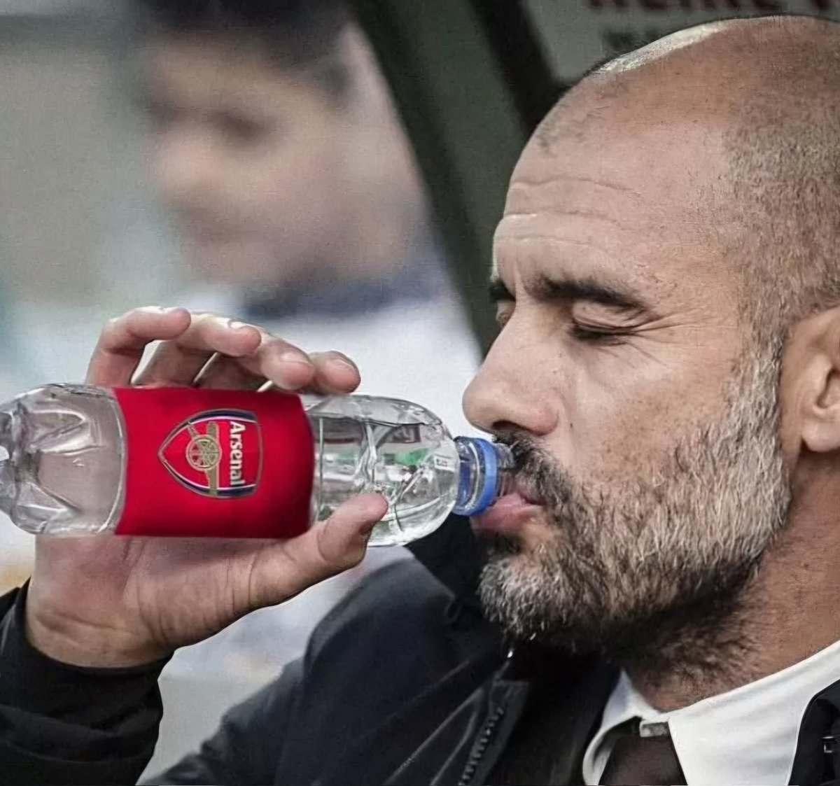 GOOD MORNING FOOTBALL FANS! ⚽️

ARSENAL ARE ONCE AGAIN BOTTLING THE LEAGUE 🏆🍼