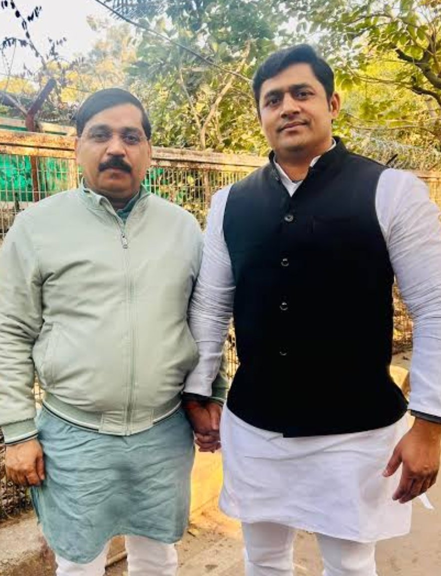 समाजवादी पार्टी के प्रवक्ता मनोज यादव मंगलवार रात से लापता हैं। 

वह काकोरी में एक तिलक समारोह में गए थे लेकिन वहां से वापस नहीं लौटे।

किसी को इनके बारे में कोई जानकारी है?