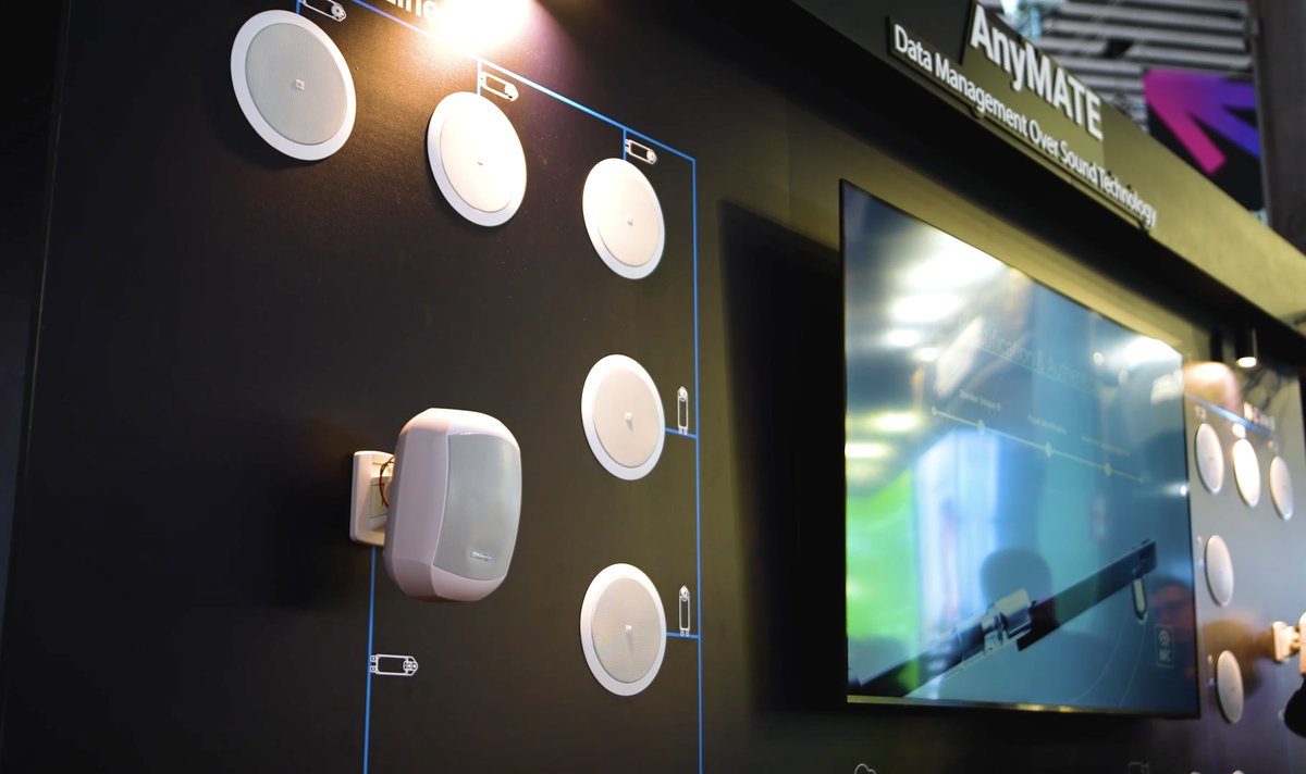 Powersoft_Japan's tweet photo. ISE2026にて発表した、Powersoftの新しい特許技術「#AnyMATE」!!
この小さいデバイスをスピーカーラインに加えることで、Powersoftアンプ内蔵の技術により、これまでにないほど容易にシステムの監視と診断を実現します。
#Powersoft #ProAudio #プロオーディオ
#監視 #診断 #モニタリング
