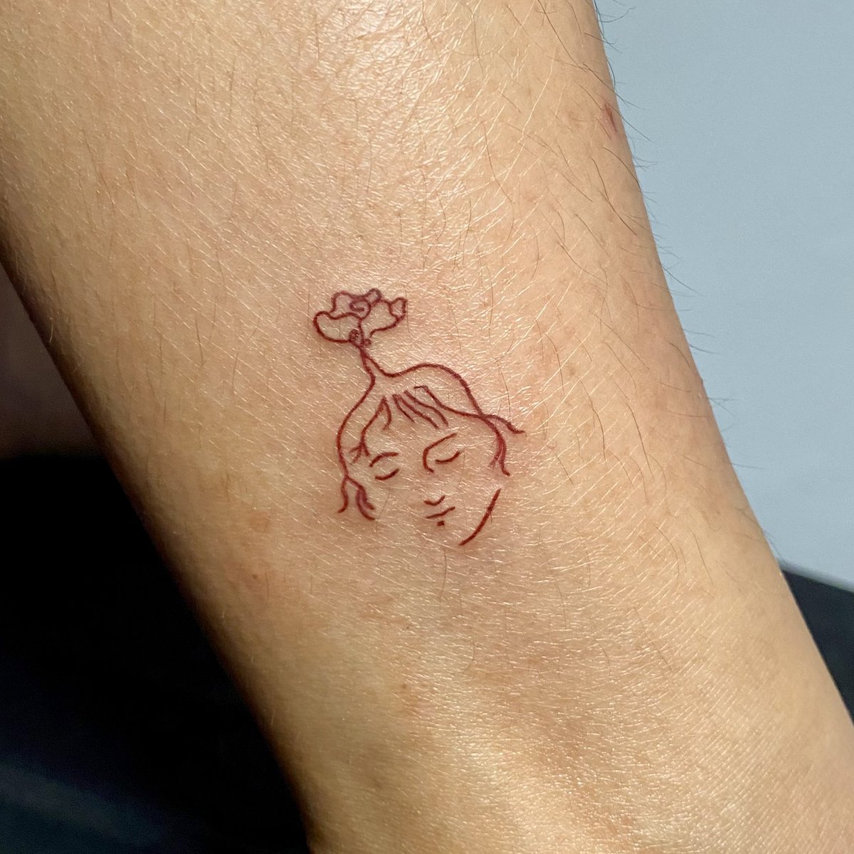 Help a trans artist survive in her first hit of saturn return 🥹 rent is due today but I haven’t booked enough clients to afford it. you can dm naitarbyderek for nail and tattoo appt, or donate to appreciate my music here lynk.id/chrissderekk 💝💐🎀