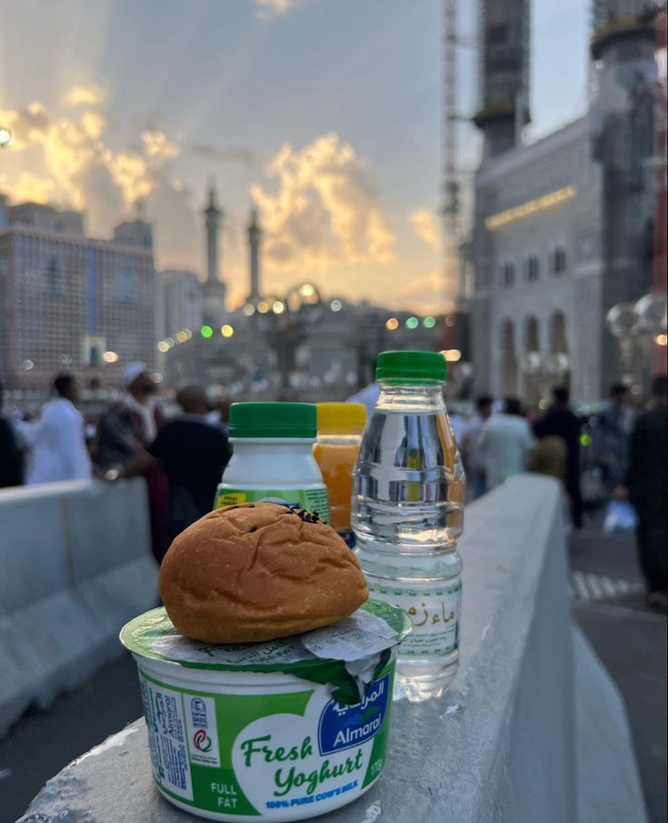 یا اللّٰہ سبز گنبد پاک کے سائے تلے ہمیں😢
سحری و افطاری کرنا نصیب فرما دے آمین🤲🏻