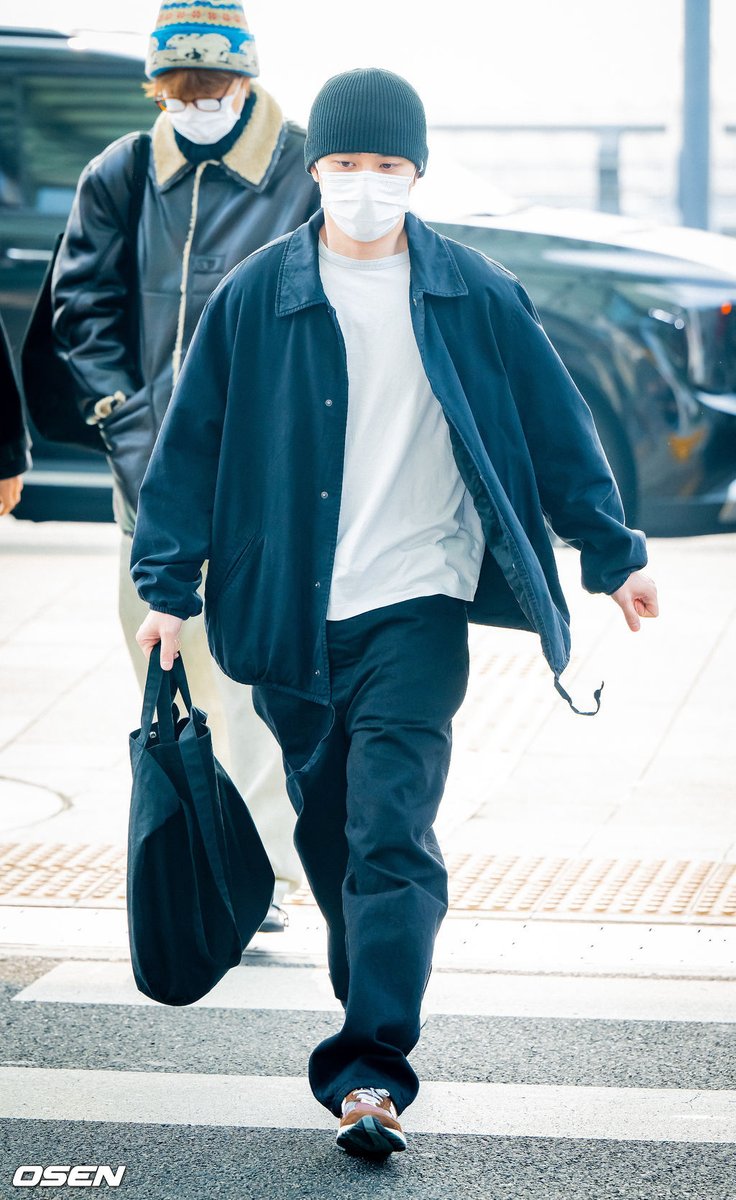 こ、ここだけ寒いの我慢すれば いいんだから💦 重いコートは邪魔になる