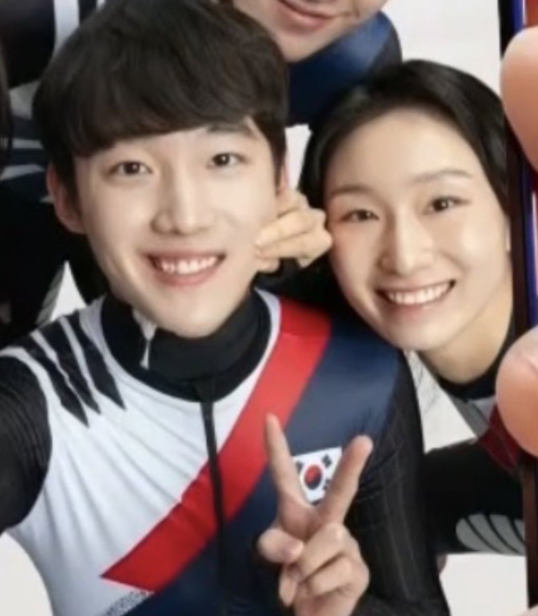 종언이 볼꼬집고 있는 민덩이ㅋㅋㅋㅋㅋㅋㅋㅋㅋㅋㅋㅋㅋㅋㅋㅋ아 너무 귀여워 둘 다 😭