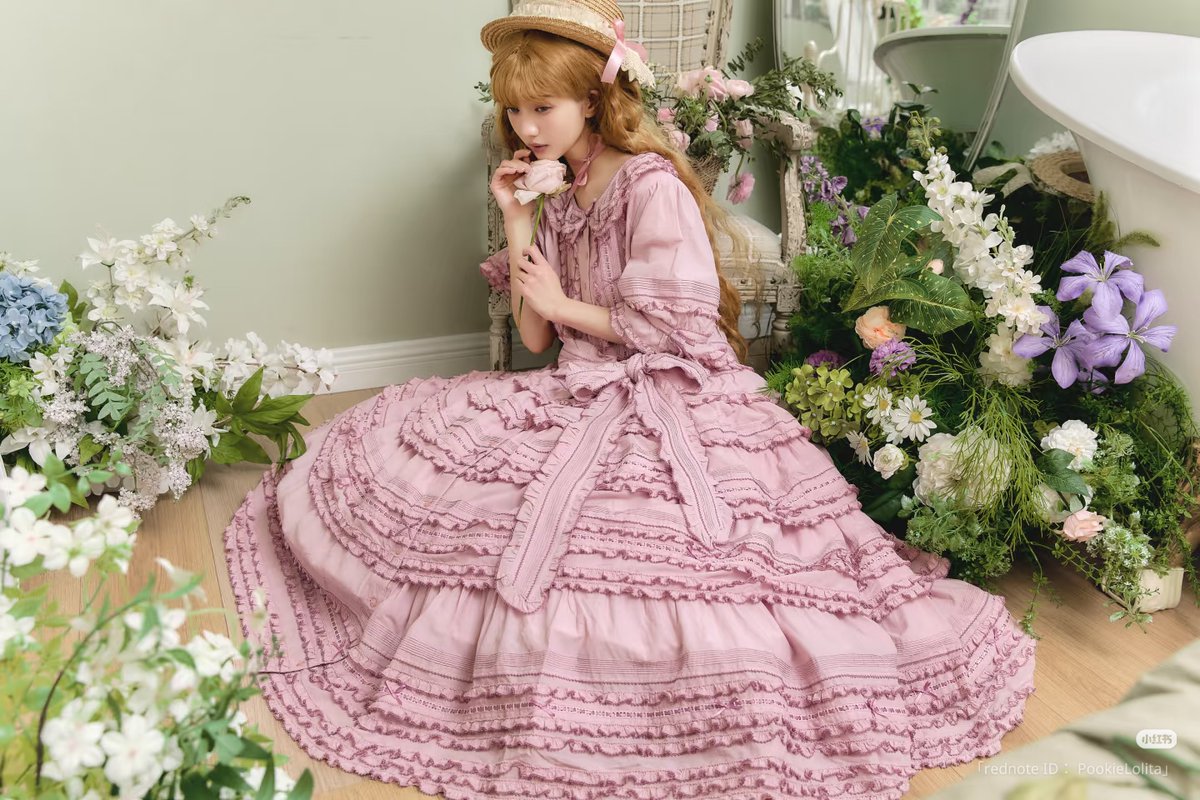 19日まで 透き通るような夏の風が感じられる、ロマンティックなドレス