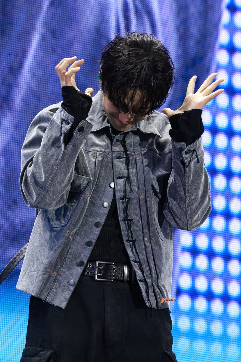 260125

🆘🆘

#이준호 #LEEJUNHO #李俊昊
#STUNNINGUS
#2026_LEEJUNHO_FANMEETING
#O3Collective