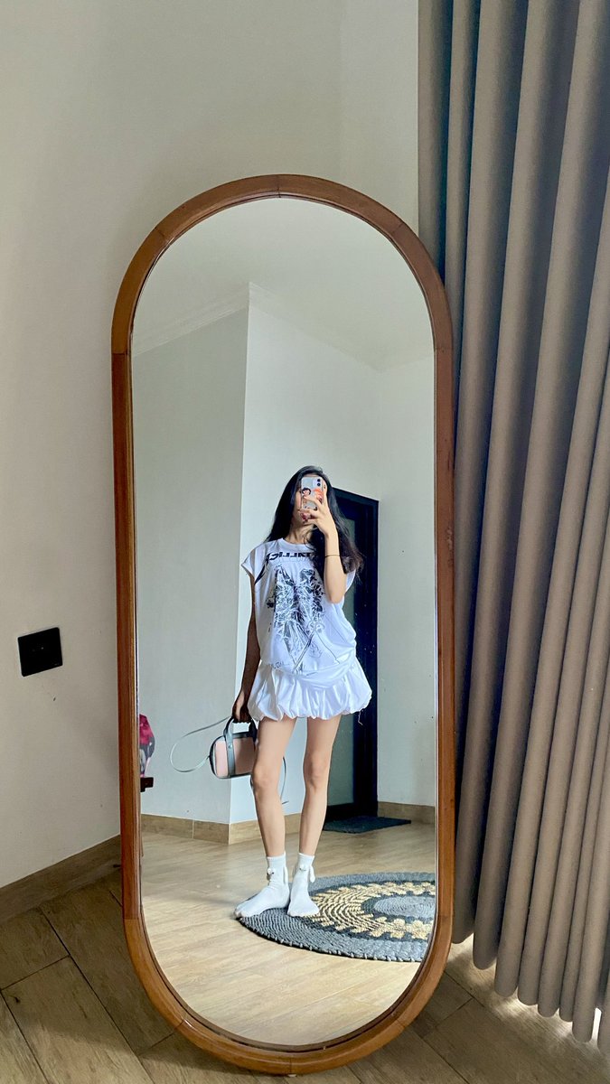 FramestiY's tweet photo. cinta mati sama mirror selfie!! https://t.co/GV54zESLci