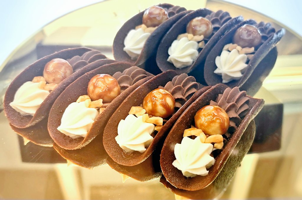 マカダミアチョコバレットまとめ売り【最終値下げ、早い者勝ち】 HBBFjPKbcAE5Y0x.jpg?format=jpg
