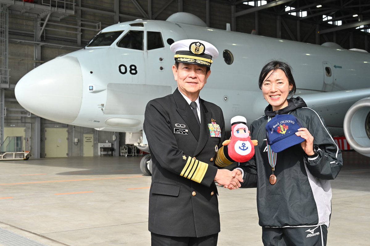 海上幕僚長が、競技後の選手たちを労いました！ #カイジョウジエイ鯛