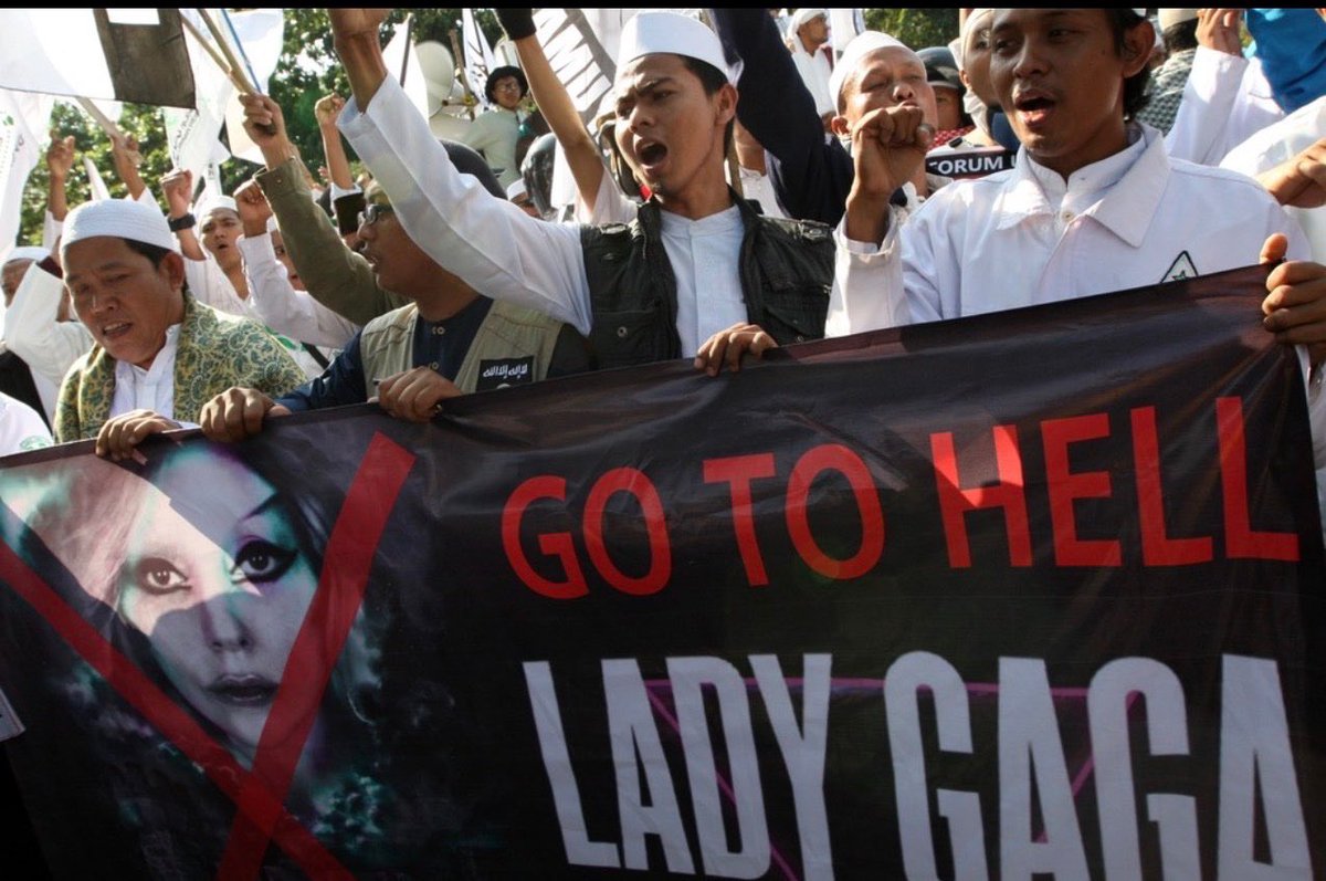 ayatul minaj (@tittydeejay) on Twitter photo 