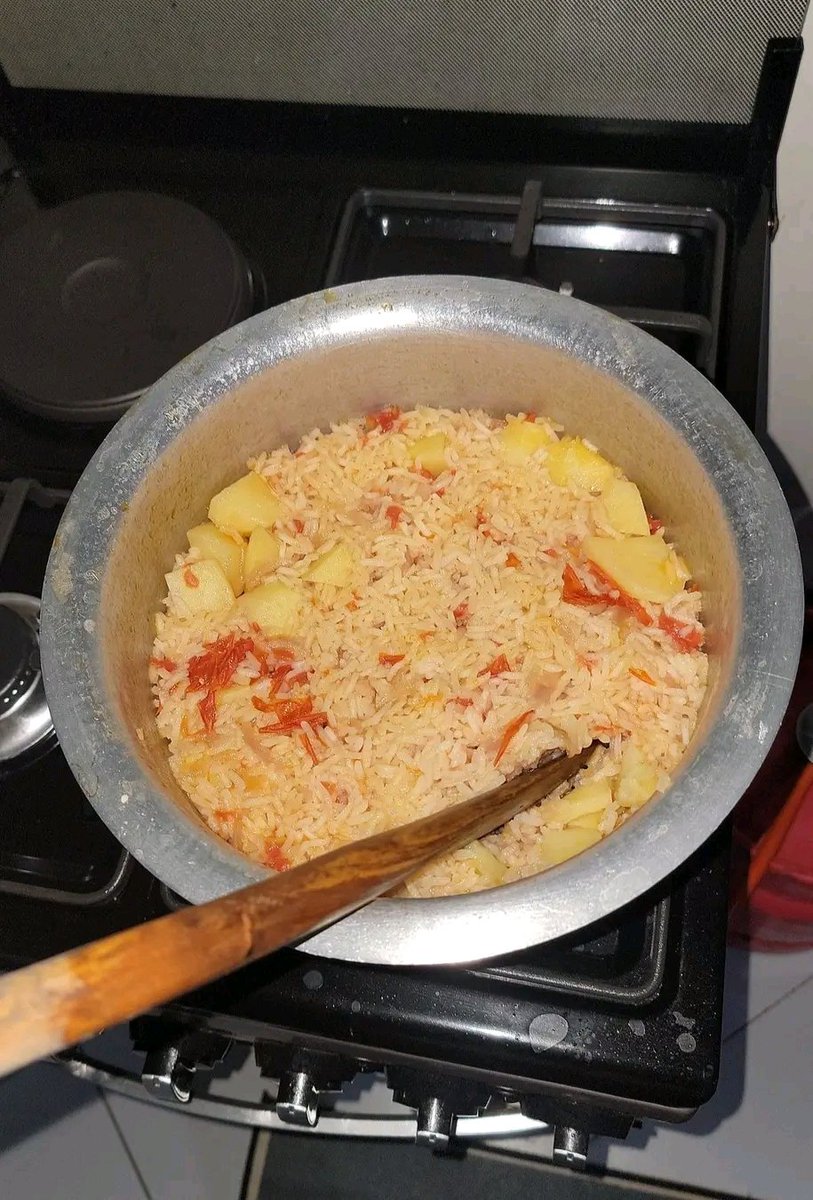 wambuijoan2024's tweet image. Mwala nini hiyo side?? Hapa naongeza strungi pekee