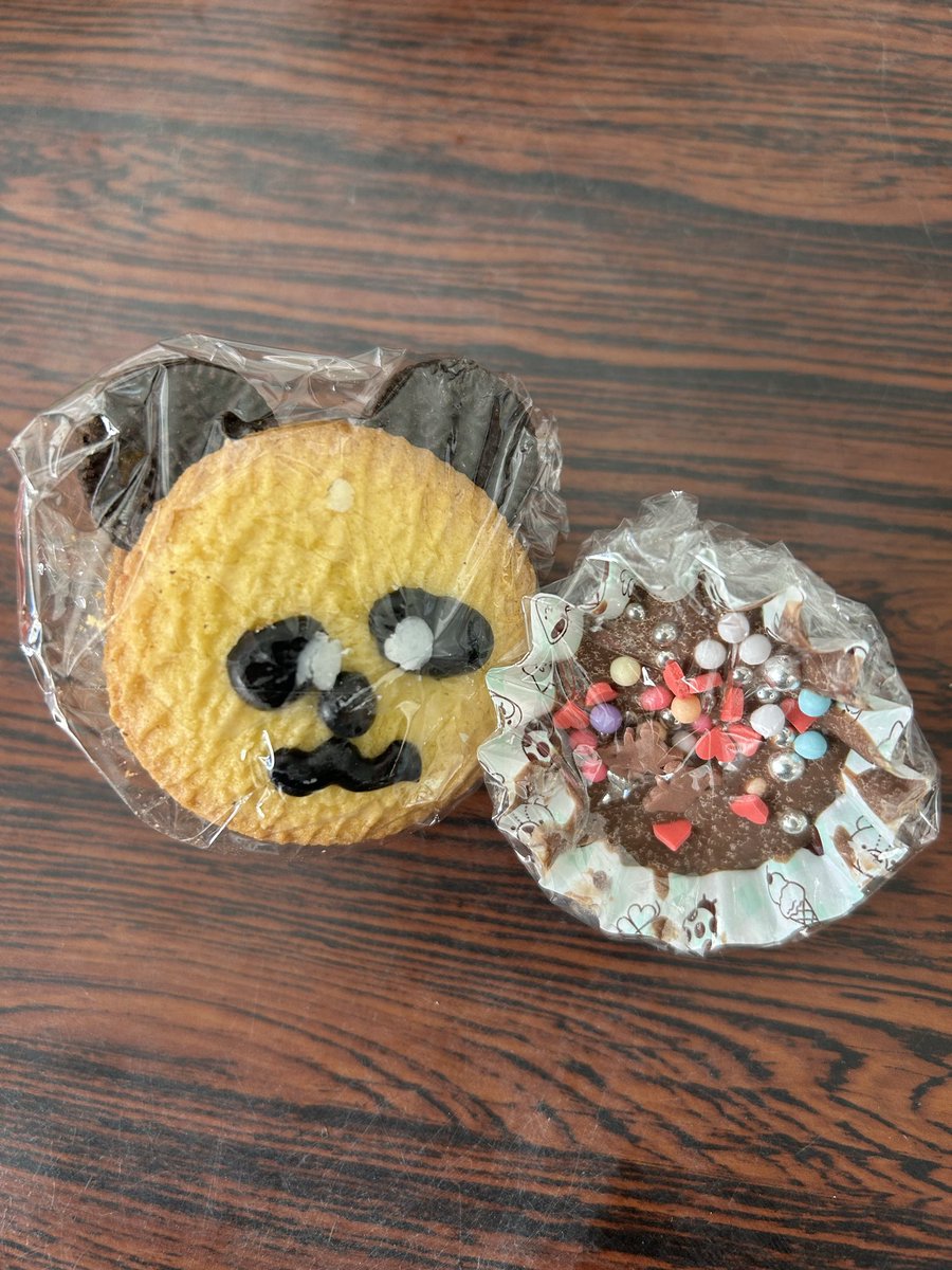 今日のおやつは、今朝子どもからもらったバレンタイン。
今年は手作りしてくれた！
嬉しい美味しい😋