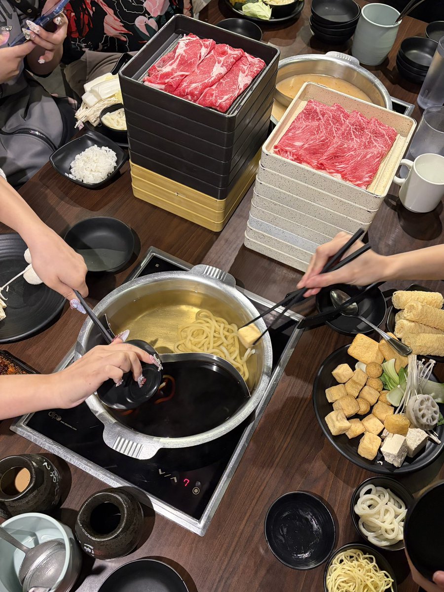 coco_chappyun's tweet photo. FISH π£οΈ THURSDAY π£οΈ HOTPOT π£οΈ
lots of yummy meats!!! but trust i got my fill of fish balls too:3 #fishthursday https://t.co/4lAKAtn3TU