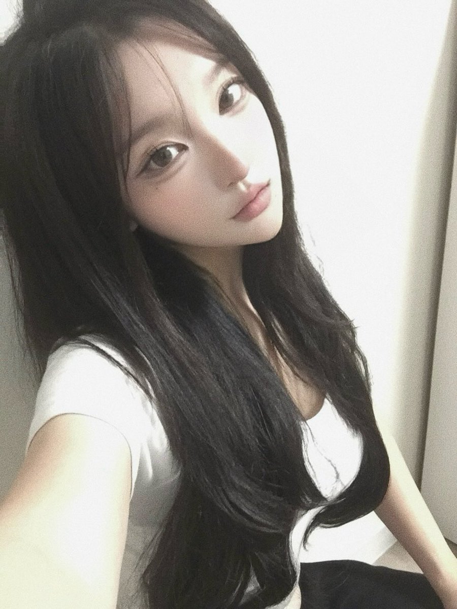 세컨드매거진 tweet media