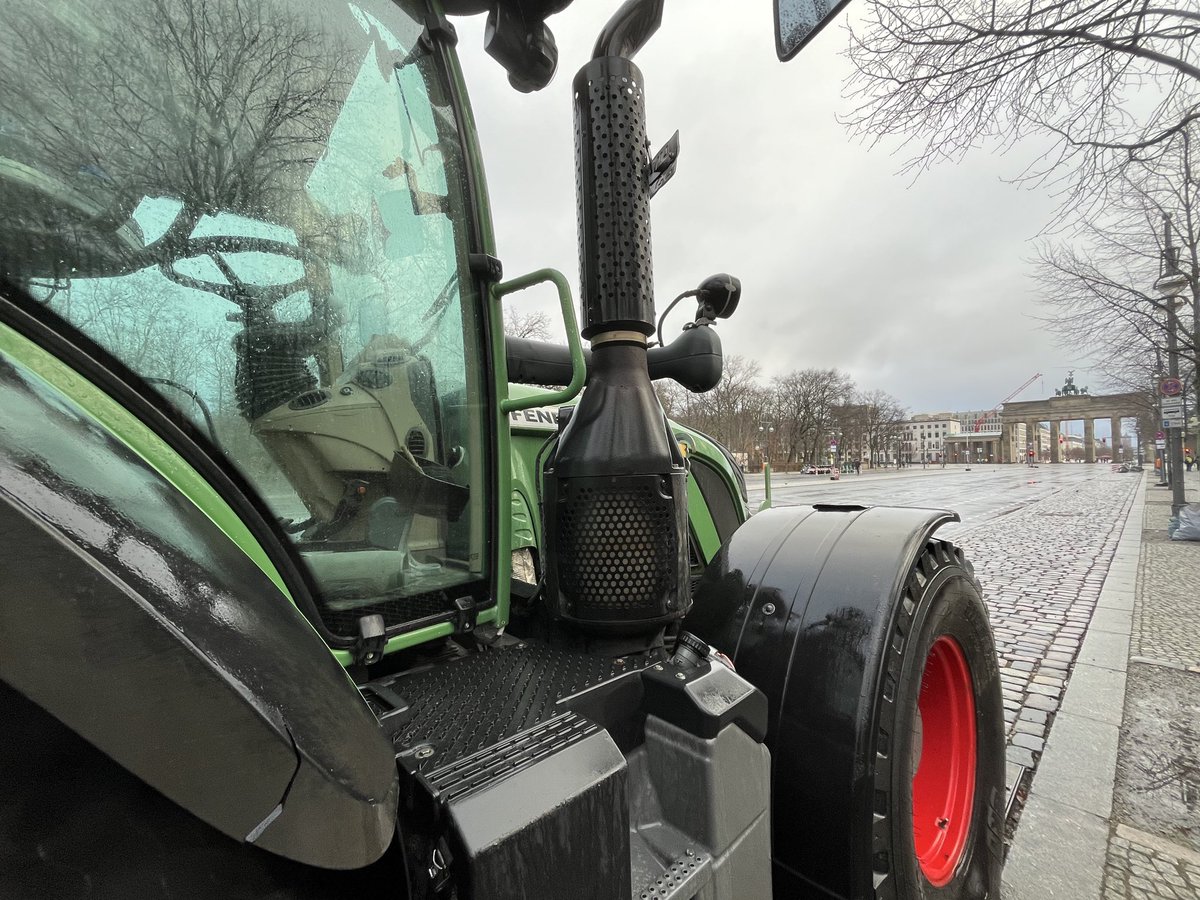 pneumannberlin's tweet image. Ein Bauprojekt der #Bahn wird die Straße des 17. Juni, eine wichtige Ost-West-Magistrale in #Berlin, jahrelang in eine Sackgasse verwandeln. Jetzt gibt es eine Idee, wie die Bürger entschädigt werden könnten: mit der größten Spielstraße der Stadt. #Mitte 

Link im Kommentar.