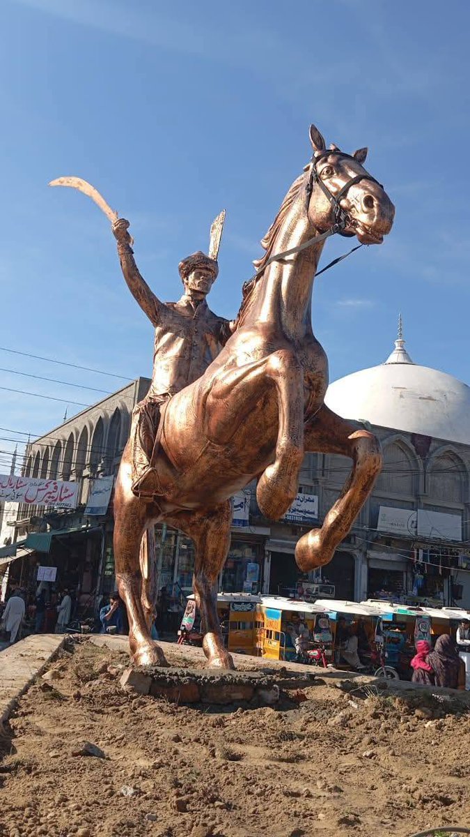 جہلم کی تحصیل دینہ میں شیر شاہ سوری کے مجسمے کو ہٹا کر اس خطے کے اصل سپوت سلطان سارنگ خان گکھڑ شہید کا مجسمہ نصب کر دیا گیا ہے