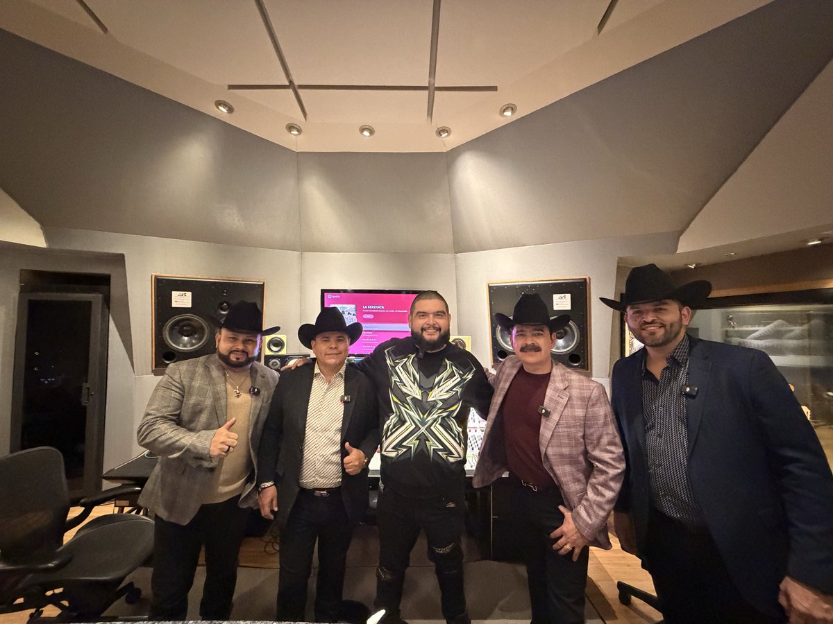 Con mis amigos los tucanes de tijuana