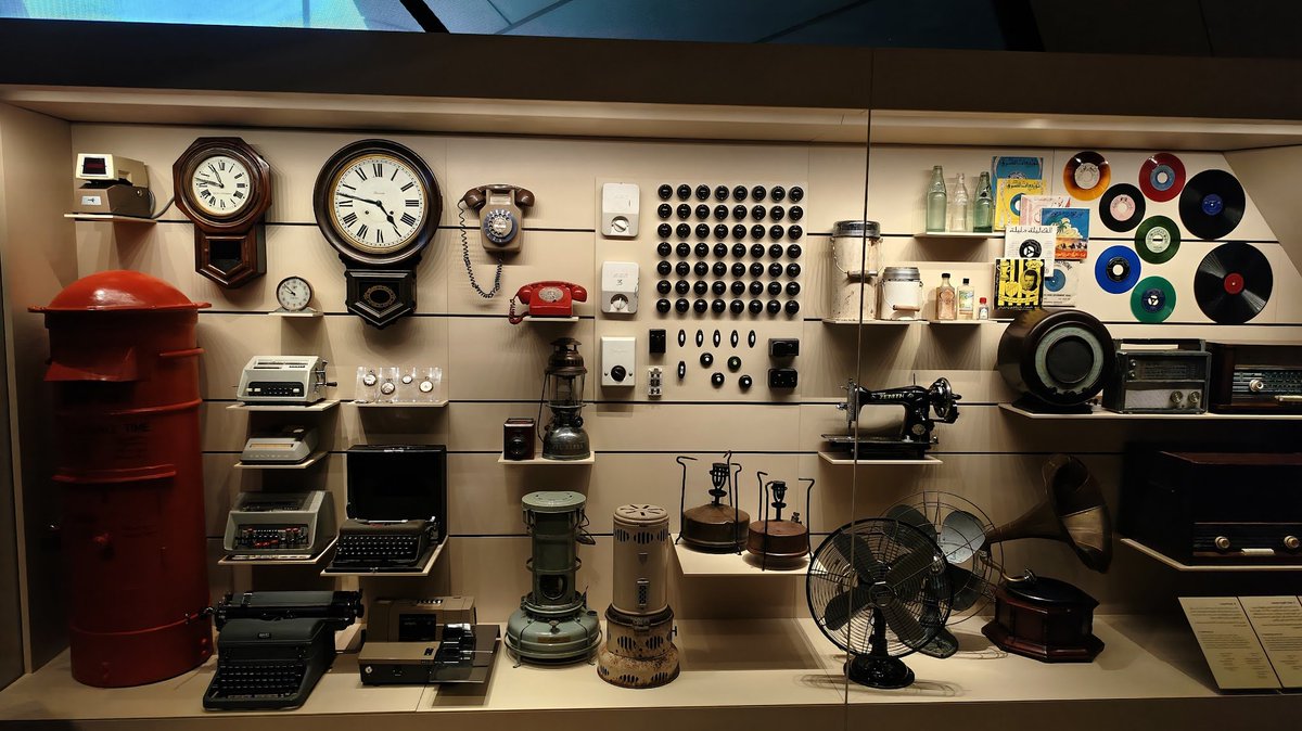 FrameTheMoment_'s tweet photo. Analog soul in a digital world. ❤️📟
Captured with #vivoXFold5
#Vintage #MuseumDay #vivo #doha https://t.co/787b55Ml96