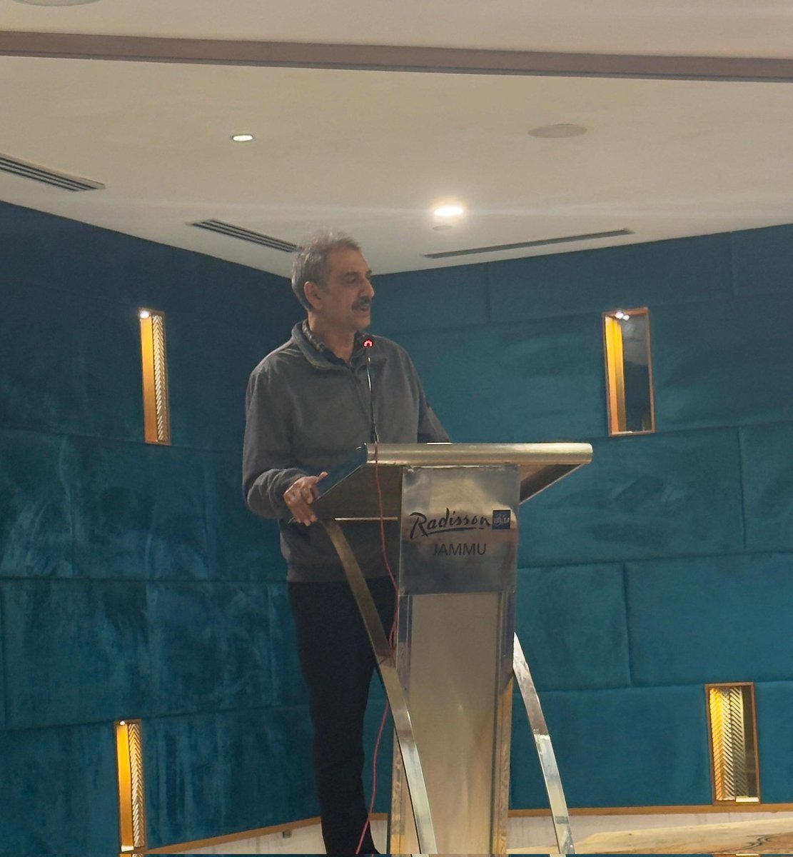 JAKFAS_'s tweet photo. Farewell function was attended by DG Accounts &amp; Treasuries, DG Resources, DG Codes, DG Budget, Director Finances of Administrative Departments, President JAKFAS, Joint Directors/Financial Advisors, Deputy Directors/Chief Accounts Officers.

2/7 https://t.co/GnTv0dY6m2