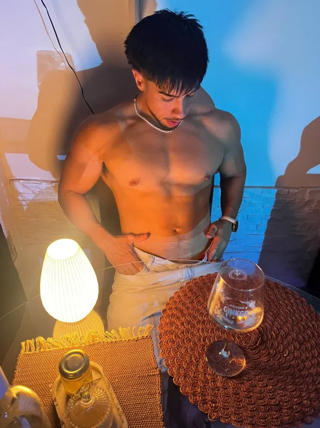 mastrcooper's tweet photo. happy valentines🍆 https://t.co/Lb86qghKJK