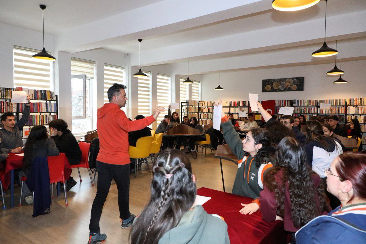 🇹🇷Bakanlığımız Ortaöğretim Genel Müdürlüğü koordinasyonunda, 12 Mart İstiklâl Marşı’nın Kabulü ve Mehmet Âkif Ersoy’u Anma Günü kapsamında düzenlenen “Korkma! Gençliğin Ruhu Burada” temalı bilgi yarışması gerçekleştirildi.

İlimiz merkezinde bulunan sekiz lisemizden