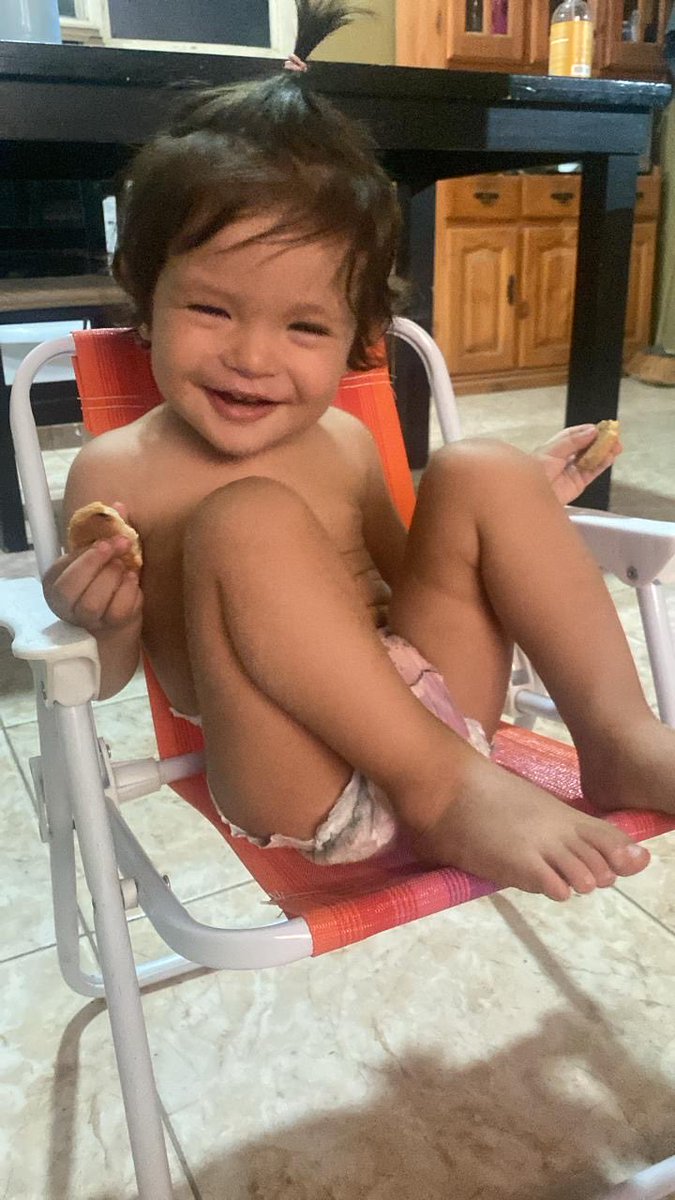 aleebeeron's tweet photo. no voy a mentir no hay un dia que no me enoje porque la casa no se mantiene limpia o que llegue una hora que ya todo me canse, pero también no hay un dia en el que piense que vino a salvarme la vida, es la compañía más hermosa que existe, sos mi mundo entero hija❤️ https://t.co/VL9UMj2Rmv