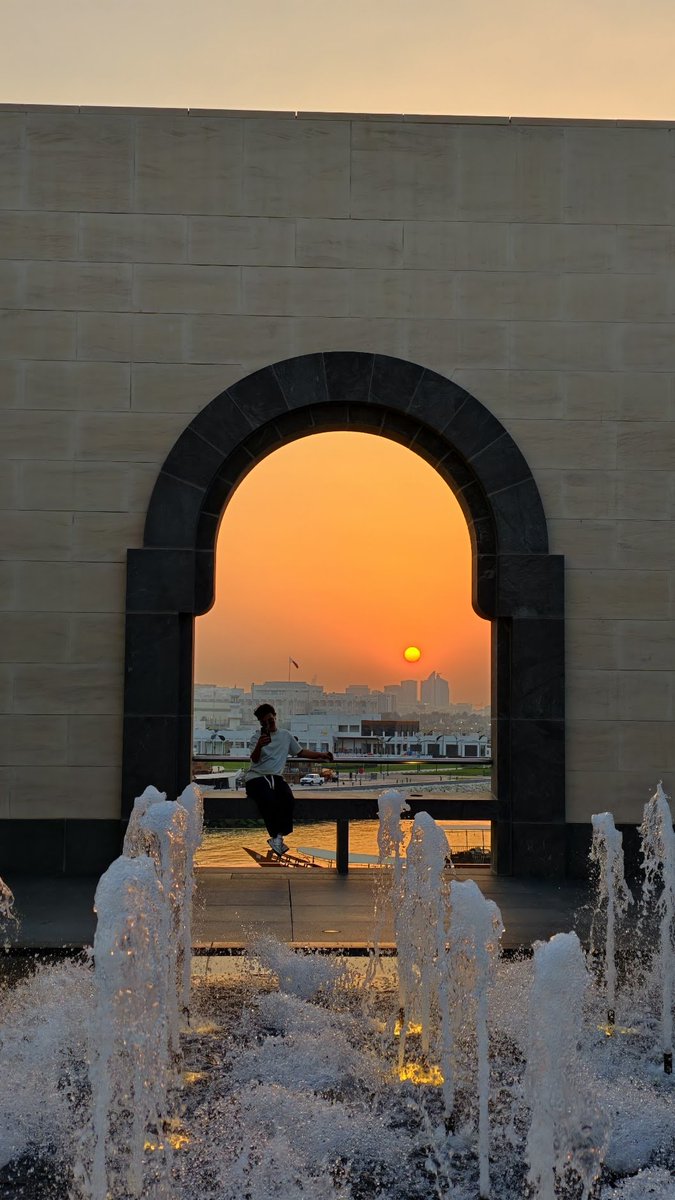 FrameTheMoment_'s tweet photo. Golden hour hits different when the view is framed like this. ✨ 🏙️

📍 Museum of Islamic Art, Doha 
📸 Shot on #vivoX200pro https://t.co/eLCwWi7jWa