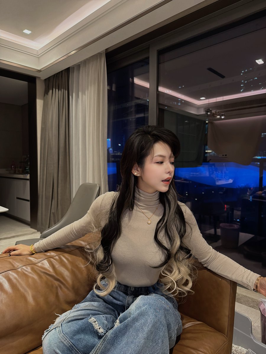 WEEX | Gigi tweet media