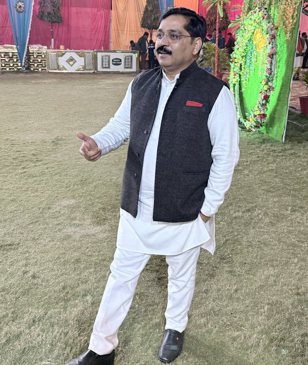 समाजवादी पार्टी के तेज-तर्रार प्रवक्ता मनोज यादव जी के कल से लापता होने की खबर बेहद चिंताजनक है। परिवार की ओर से गुमशुदगी की रिपोर्ट दर्ज कराई जा चुकी है और पुलिस प्रशासन मामले की जांच में जुटा बताया जा रहा है।

जब किसी प्रमुख राजनीतिक दल के सक्रिय प्रवक्ता—जो लगातार सार्वजनिक