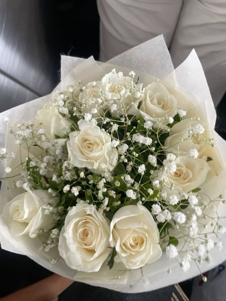 cvlestialv's tweet photo. Picking up some flowers for @warpetals. https://t.co/5pwTDKqpuq
