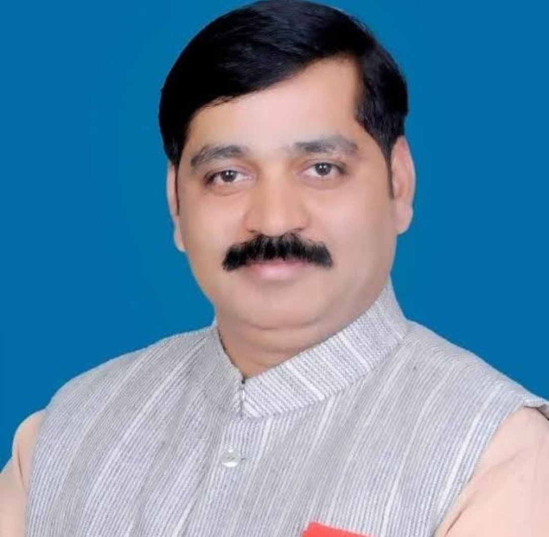 सपा प्रवक्ता मनोज यादव को बाराबंकी पुलिस ने गिरफ्तार किया है।

ऐसी खबरें आ रही हैं कि मनोज यादव के ऊपर आरोप था कि 

उन्होंने मुख्यमंत्री योगी आदित्यनाथ को लेकर कोई अपमानजनक टिप्पणी की थी।