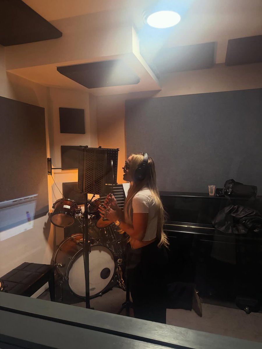 DirtyAndTrouble's tweet photo. Just been in the booth — ready for this fire? 🔥 https://t.co/m4LwENpGJD