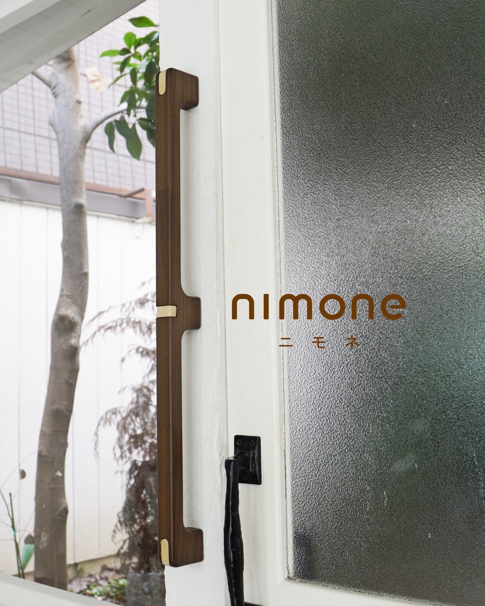 mazrocofficial1's tweet photo. \\どこを触っても木//
家の中とはいえ、窓際はヒンヤリ⛄
#nimone は全て木でできた手すりなので、金属特有の冷たさがありません。
(とはいえ寒いもんは寒いんですが…😭)
#手すり は、ご家族みんながあると嬉しい住宅の設備😊 この季節は玄関でブーツを履くときにも助かります。 https://t.co/24aQzI7nw5