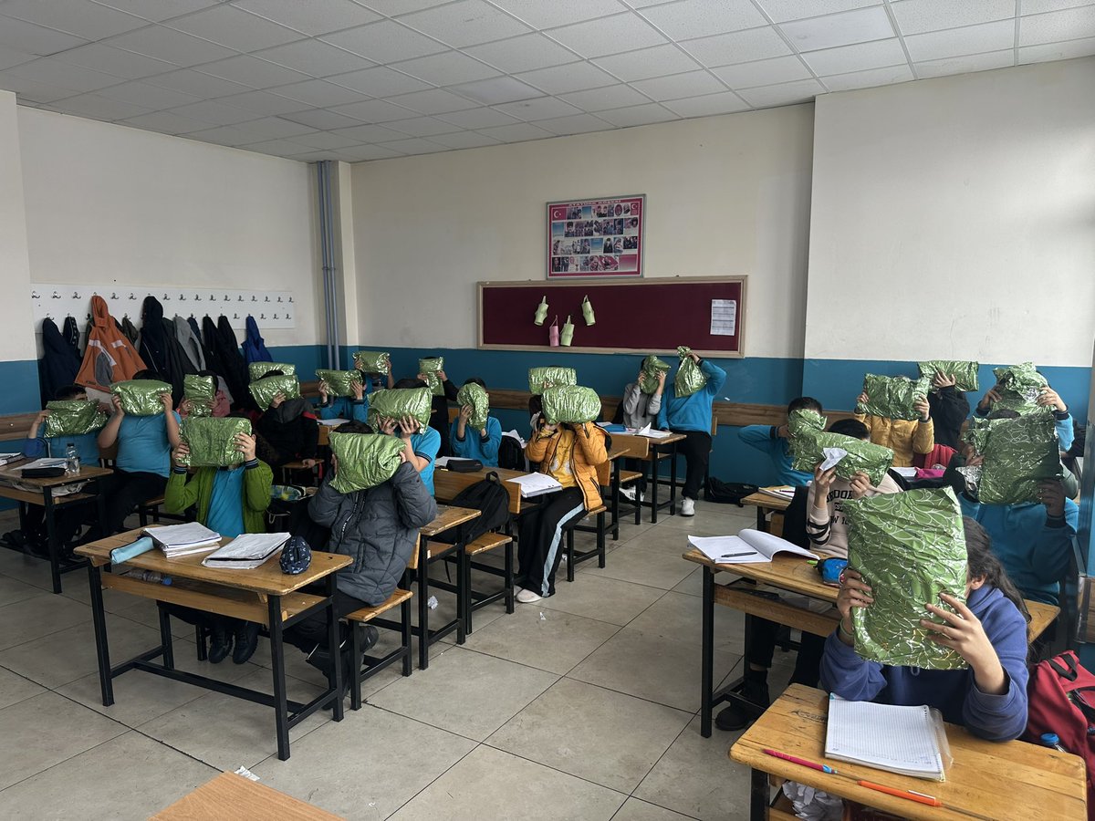 YedisuYBO's tweet photo. Milletimizin asırlara uzanan yardımlaşma kültüründen ilham alan, toplumsal birlikteligi güçlendiren, kıymetli ve örnek bir yansıma olarak 
geçmişten bugüne aktarılan İYİLİK mirasının bizlerle buluşmasına katkı sunan Mahmutlar Kılıçarslan Ilkokuluna teşekkür ederiz. 🇹🇷🇹🇷 https://t.co/cPUiPsXRW1