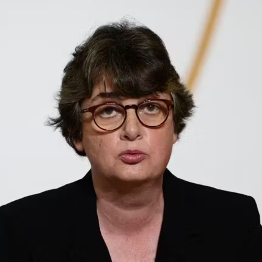 Une escroquerie à la billeterie impliquant des agents et portant  sur une dizaine de millions d'euros a été mise au jour au Louvre.
Après le cambriolage, les failles dans la sécurité et les grèves, ça commence à faire beaucoup.
Rappelons simplement que Laurence des Cars, la