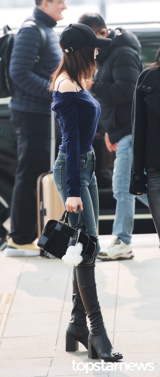 너무 길어서 화면에 다 담기지도 않음 ㄷㄷ
압도.