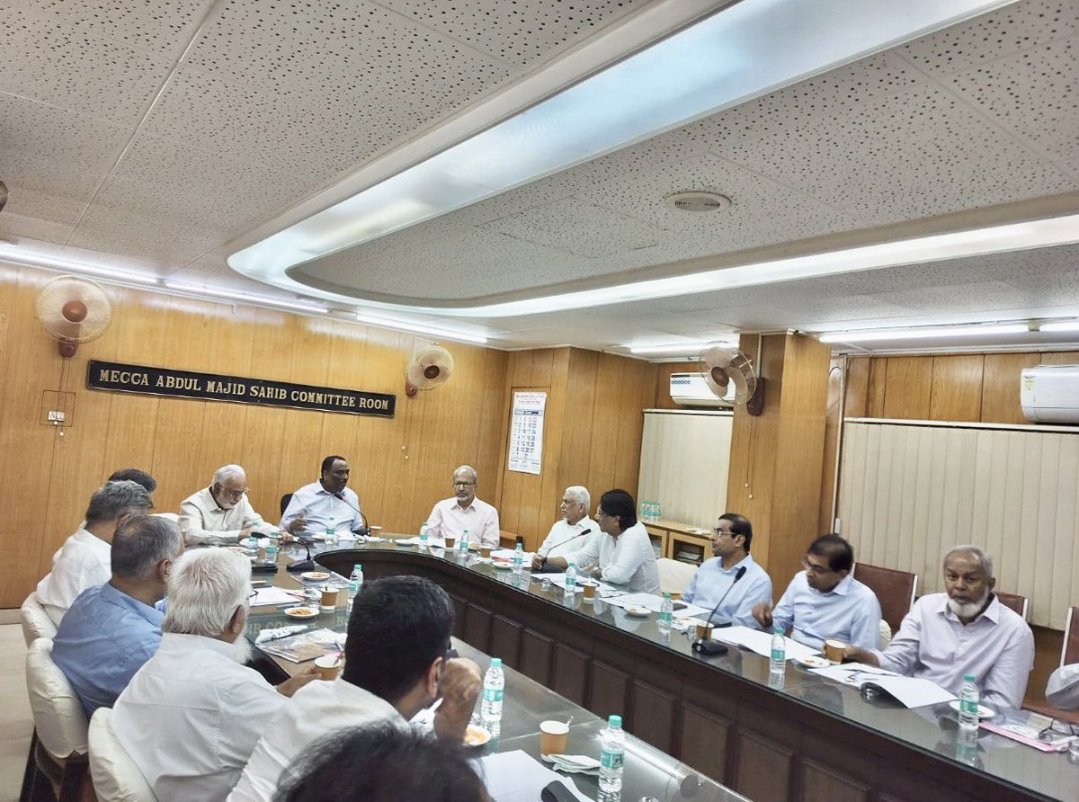 panarunaaqeel's tweet photo. Attended the 4th Executive Committee Meeting as an Executive Committee Member of AISHTMA (All India Skin and Hide Tanners & Merchants Association), established in the year 1917 and carrying a proud legacy of over 100 years.
The meeting was focused on environmental concerns, sustainability, and the overall development of the tanning sector.
This was followed by an informative seminar by ECGC officials, who presented the schemes and support facilities available for exporters
The meeting was held at the AISHTMA Building (Leather Centre), Periamet
Thursday 12 February 2026 
3.30 pm