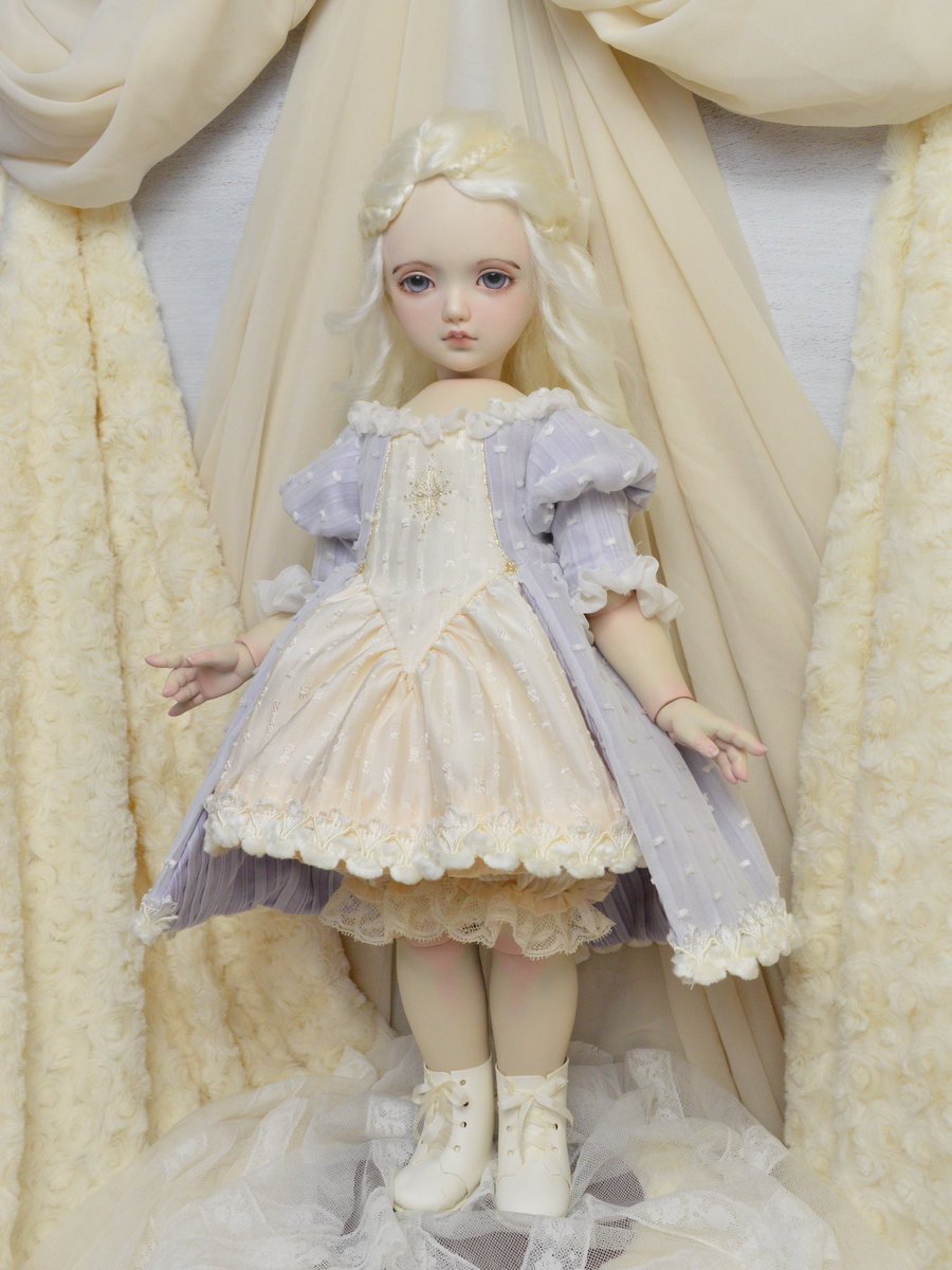 撮影しました✨

自分的にはやっぱり幼いお人形の方がタイプなんだけど、この大人型は「わたしこんなことも出来たんだ！」という発見があるからたのしい、毎回難産だけど☺️

お写真ツリーで載せてます↓