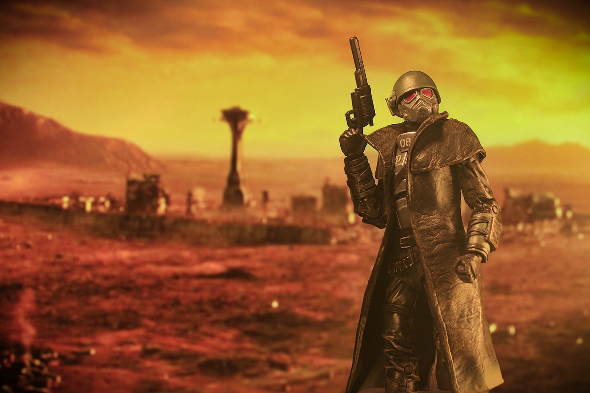 I got my hands on a #Fallout #NCR Ranger, the Elite Edition! Review is out!!
youtu.be/OKpIlnBKQ2Y
He poses like a brick, comes with a ton of guns, and the price might be a bit high, its great to have one of my favorite games characters in figure form.
#newvegas #actionfigure