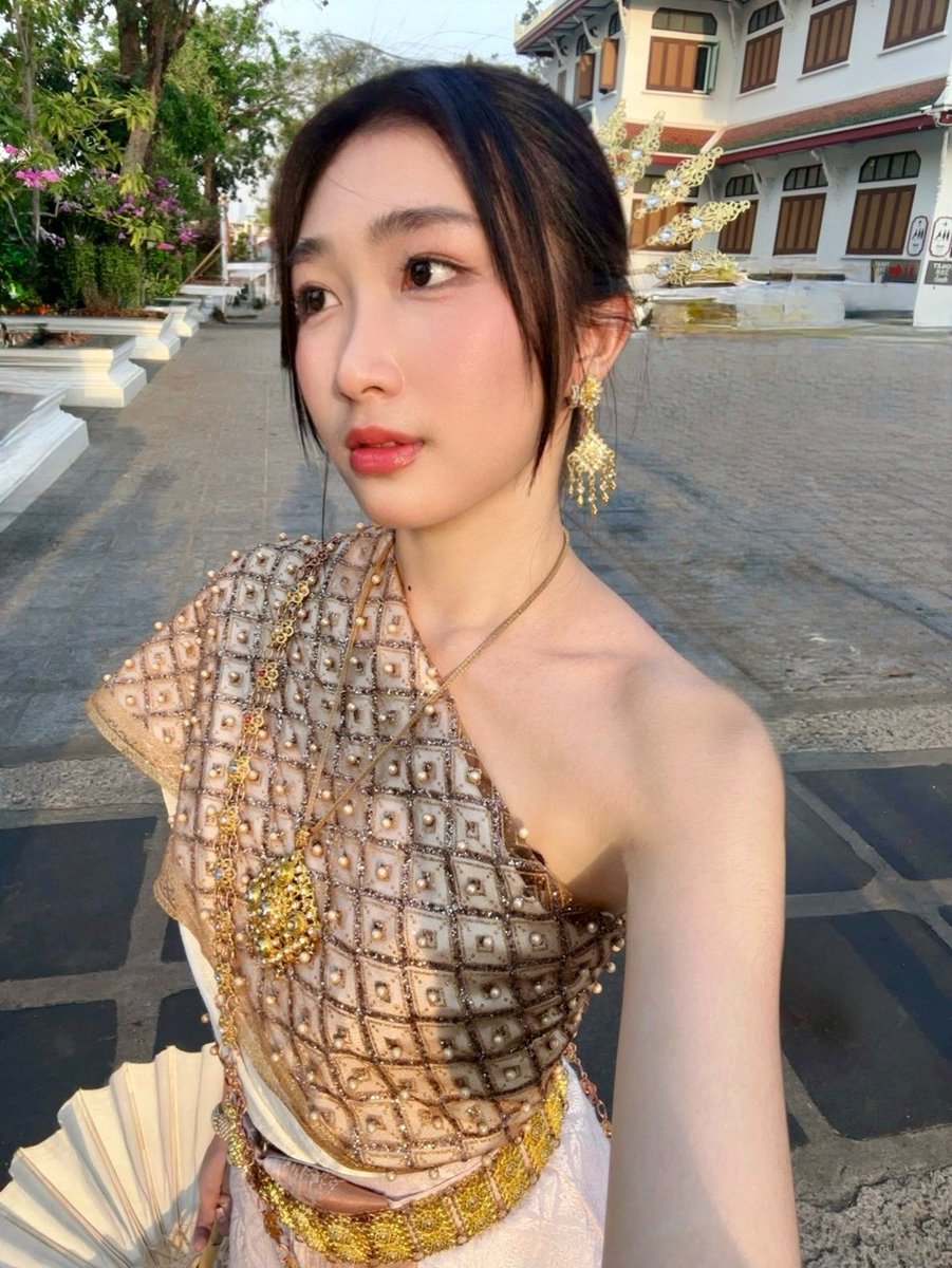 สวัสดีค่ะ 🇹🇭💛🙏🏻
#LeVriday