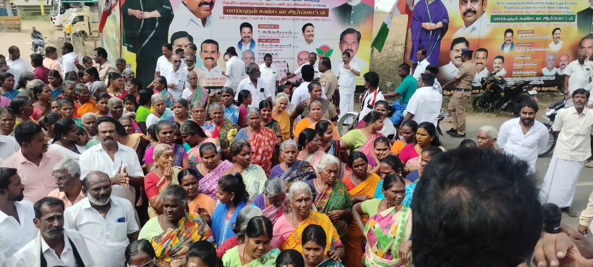 silentkillerss's tweet photo. கிராம மக்களின் 125 நாள் வேலை உறுதி திட்டத்தை சீர்குலைக்க முயலும் விடியா திமுக ஸ்டாலின் அரசை கண்டித்து,*
*மாபெரும் கண்டன ஆர்ப்பாட்டம்* 
தேனி மாவட்ட,நகர, ஒன்றிய,நிர்வாகிகள் என பெருந்திரளானோர் கலந்து கொண்டு விடியா திமுக அரசுக்கு எதிரான கண்டன கோஷங்களை எழுப்பினர்.... https://t.co/0j4KbHxseJ