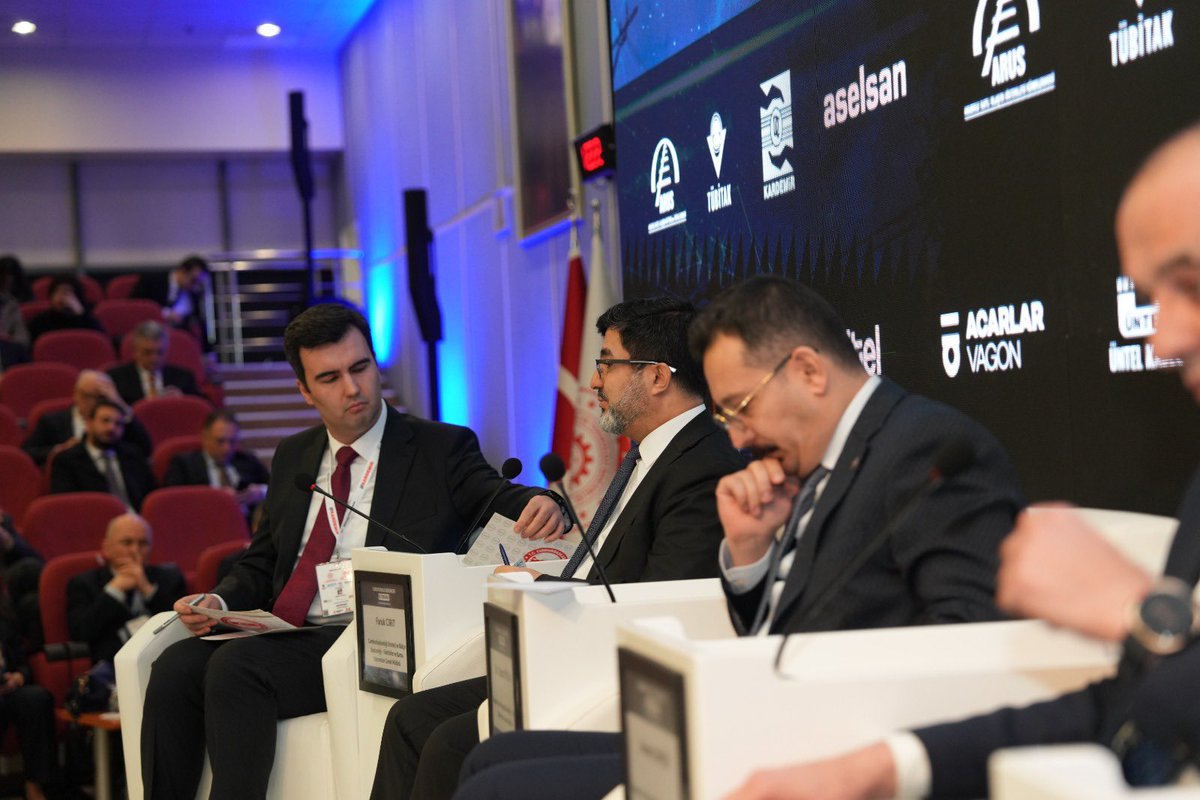 Yerli ve milli üretim vizyonuyla raylı sistemler alanında güçlü bir ekosistem inşa ediyoruz.

AYGM olarak, TÜBİTAK RUTE ev sahipliğinde ARUS tarafından düzenlenen Türkiye Raylı Sistemler İş Forumu 2026’ya katıldık. Sektörün kamu, sanayi ve akademi paydaşlarını bir araya getiren