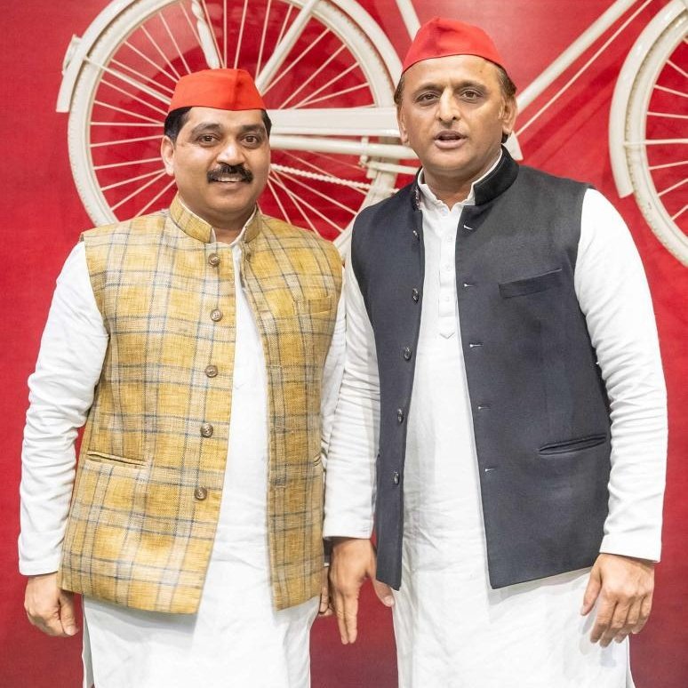 SirManojYadav's tweet photo. समाजवादी पार्टी के राष्ट्रीय प्रवक्ता ,पीडीए समाज की मज़बूत आवाज बड़े भाई श्री @Manoj_Yadav_ कल से लापता हैं,इस खबर ने  उनके परिवार के साथ पूरे पार्टी के कार्यकर्ताओं के लिए चिंता का विषय है
परिजनों ने गोमती नगर विस्तार थाने में गुमशुदगी की रिपोर्ट दर्ज करा दी है! 
@yadavakhilesh https://t.co/jrIMBOLBLG