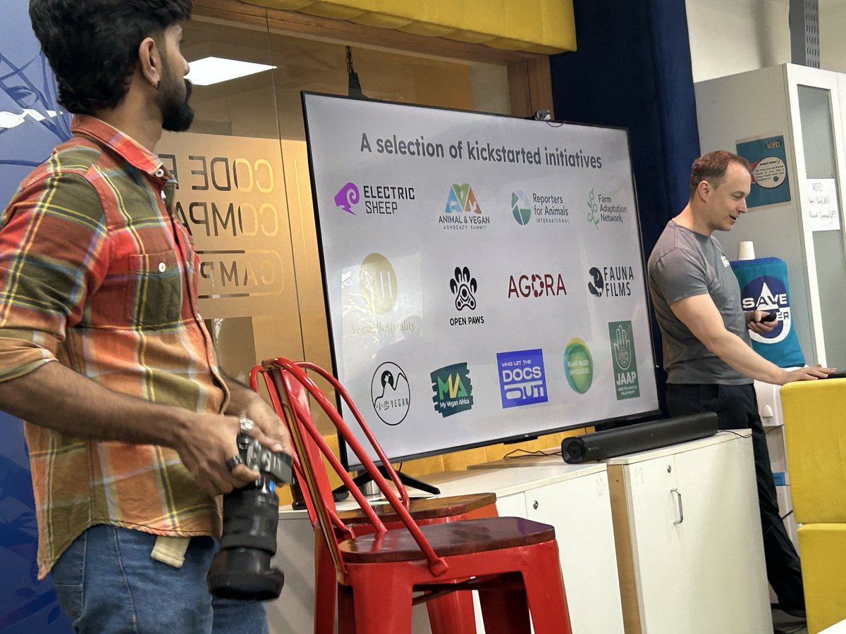 larysonlawliet's tweet photo. Had really an amazing event in Bangalore at #code4compassion by #kickstartingforgood #electricsheep and @open_paws_ai 

With allot Animal saving project and there pitchs from amazing people at the AARC (Animal Adocacy Pre-Accelerator) program 

And llots of vegan food https://t.co/5xXznzrqXS
