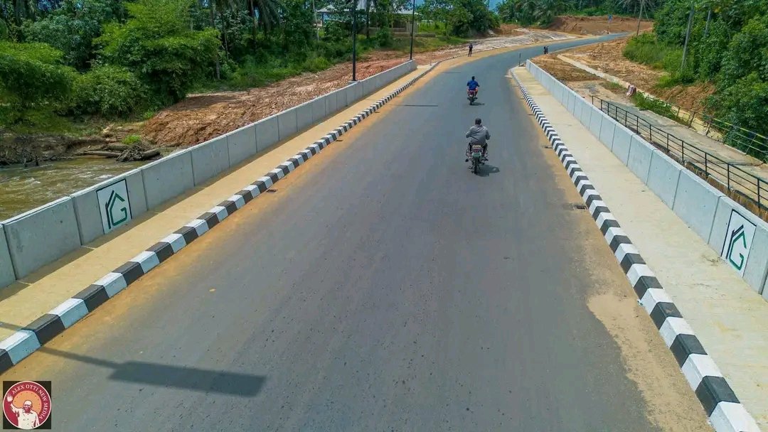 Ladies and gentlemen, 
Tomorrow another history will be made in Abia State when the people's PAINTER Governor  Alex C. Otti will commission the 30km Arochukwu-ndi Okereke-Ozuabam road and the legendary OMENUKO bridge 🌉 ♥️ 
Am a regular user of this horrific bad road throughout
