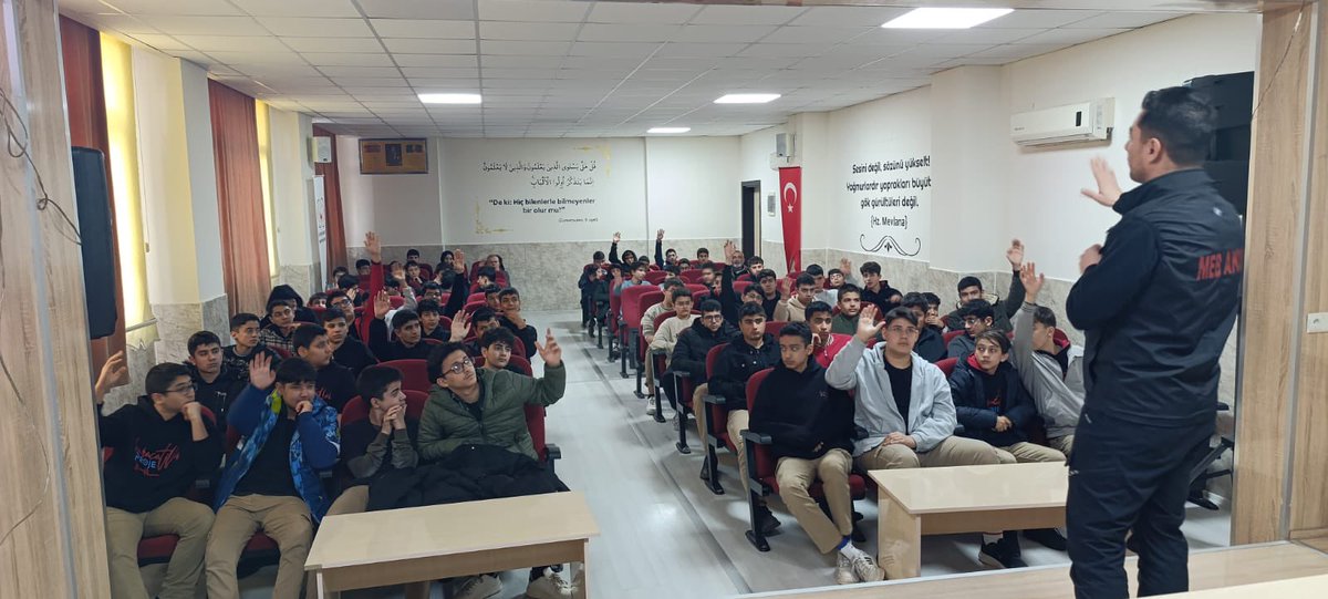 mebakubahmet80's tweet photo. Şht. Mehmet Karacatilki Proje Anadolu İmam Hatip Fen L.’nde Genç MEB AKUB ekibi oluşturularak,Ekibe Temel Afet Bilinci Eğitimi verilmiştir. @tcmeb @Yusuf__Tekin @meb_dhgm @omurfatih @mebisgb @ozkan_meb @osmaniyeilmem @ALBAKAydn @mebakub @MetinTayarer @osmaniyememisgb @erbaytann https://t.co/V66TswUGXC