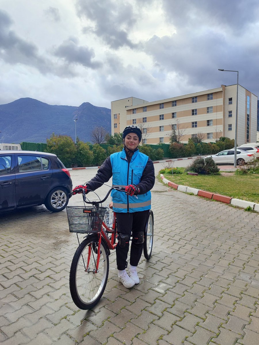 Denizli_KYGM's tweet photo. 💙 Komşum Gönüllülük Projesi kapsamında en fazla gönüllü öğrenciye sahip olan, ihtiyaç sahiplerine yemek dağıtımı yapan Honaz Yurdu öğrencilerimize bisiklet hediye ettik 🚲

Gönüllülüğü hayatının bir parçası hâline getiren bu güzel yürekli gençlerimizle gurur duyuyoruz.✨ https://t.co/SuEMGi5am5