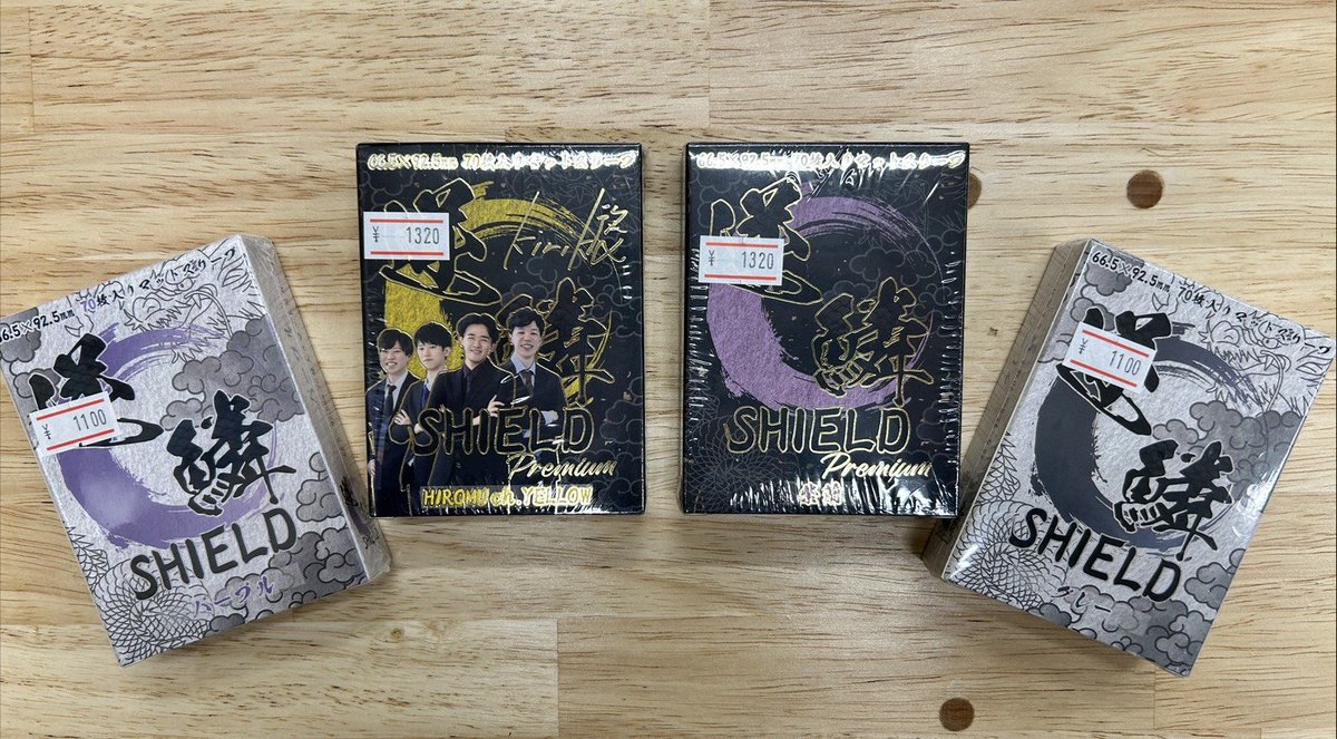 ✨大人気スリーブから新入荷✨

逆鱗シールド新しく4色入荷しました！

・Premium HIROMU ch . YELLOW　￥1,320‐
・Premium 紫蘭　￥1,320‐
・グレー　￥1,100‐
・パープル　￥1,100‐

入荷希望の多かったカラー入荷です！
ぜひお買い求めください👍